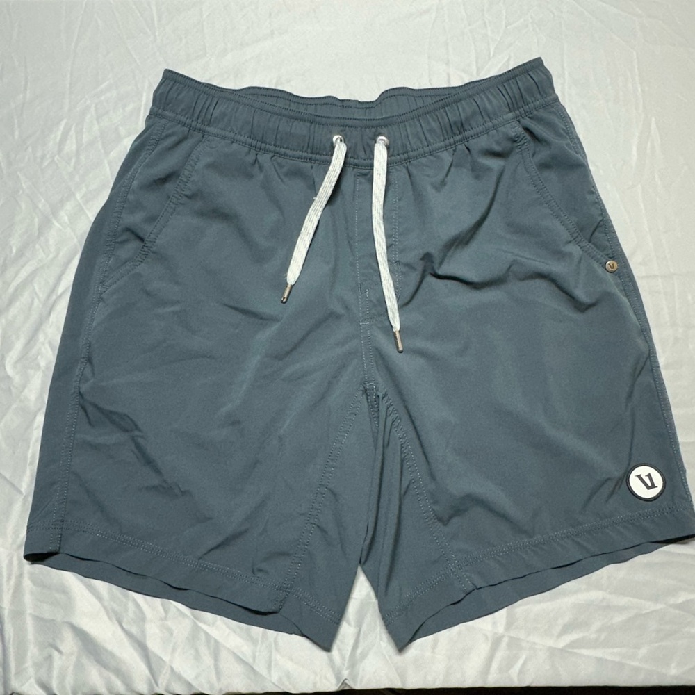 Vuori Mens shorts size small